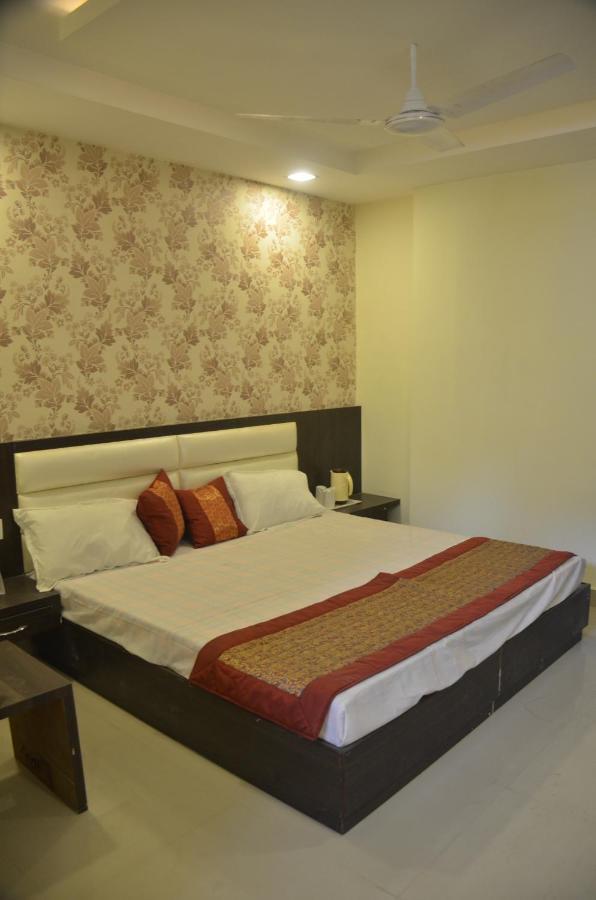 Hotel Krishna Galaxy Kanpur Extérieur photo